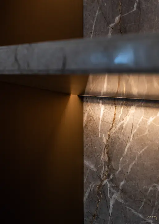 Illuminated stone counter edge and veining detail